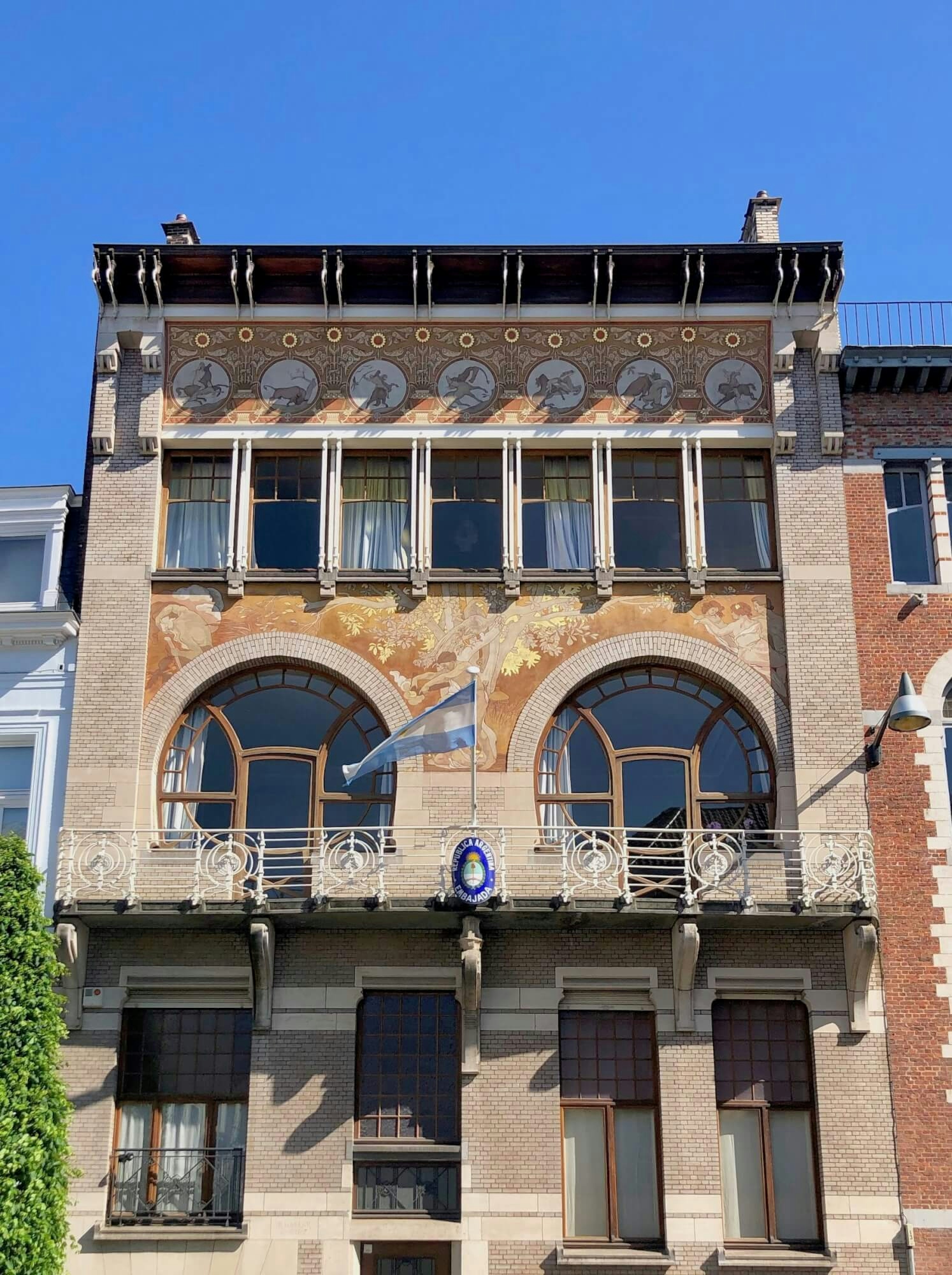 façade décorée de l’hôtel Ciamberlani